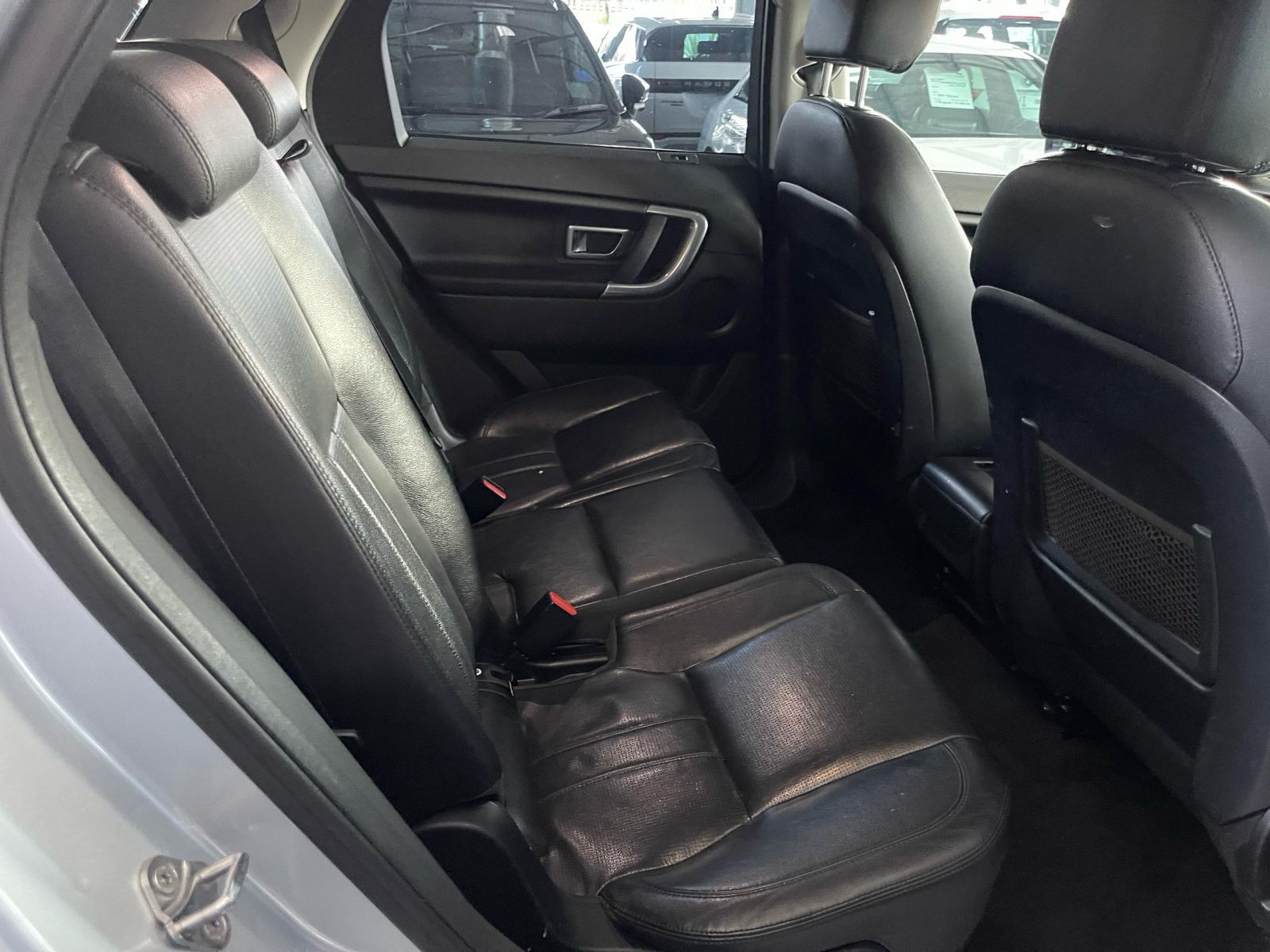 2018 Land Rover Discovery photo 10