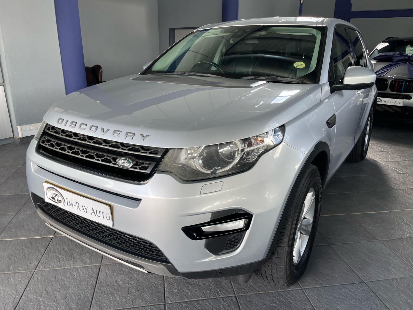 2018 Land Rover Discovery photo 3