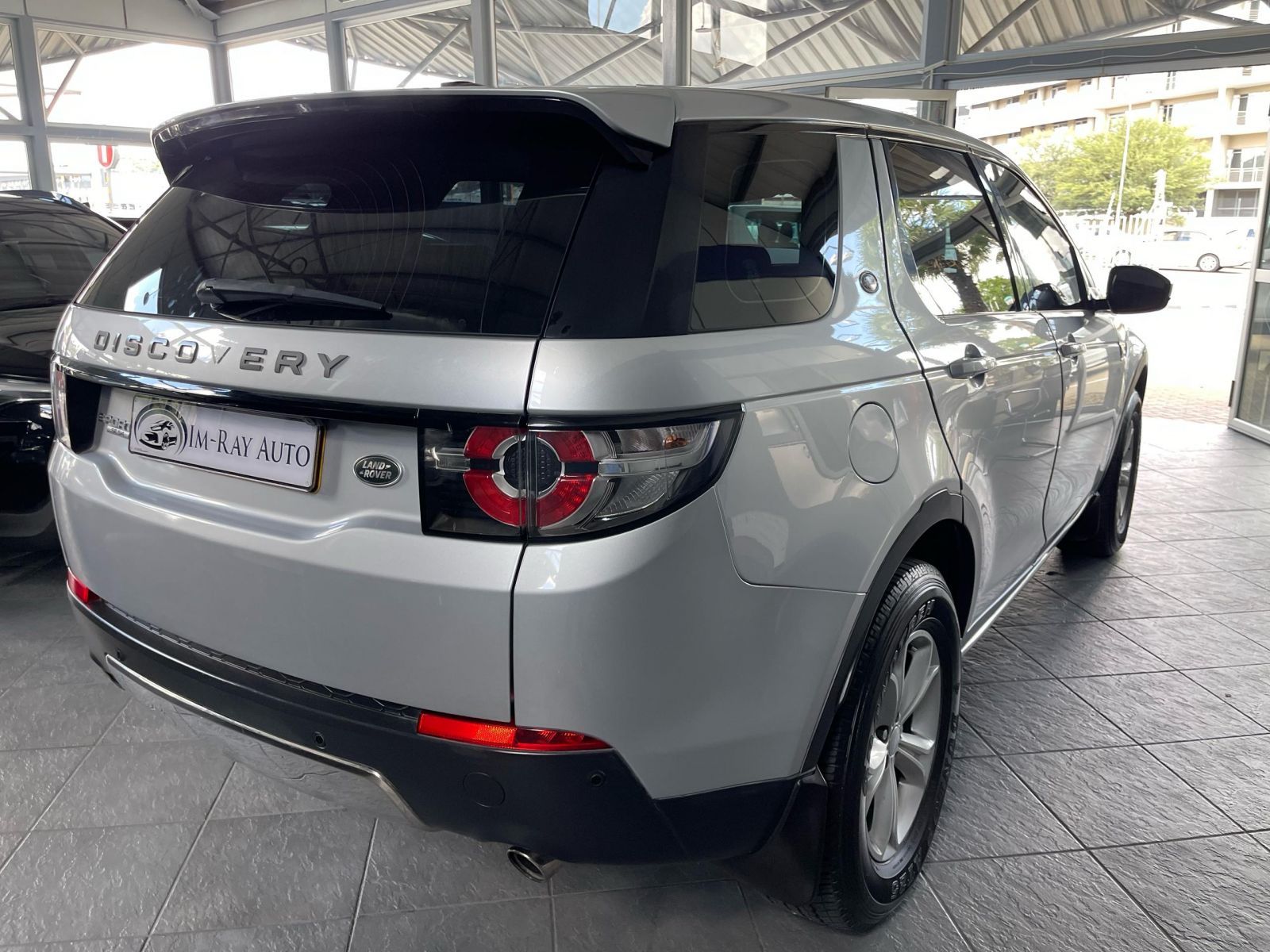 2018 Land Rover Discovery photo 4