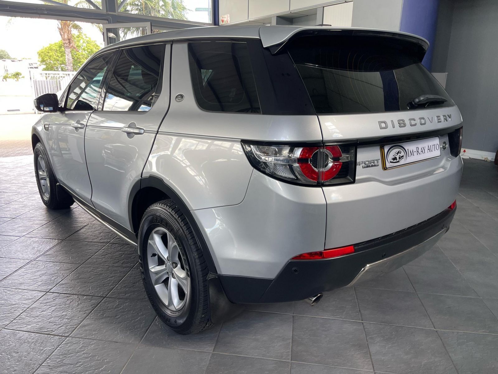 2018 Land Rover Discovery photo 6