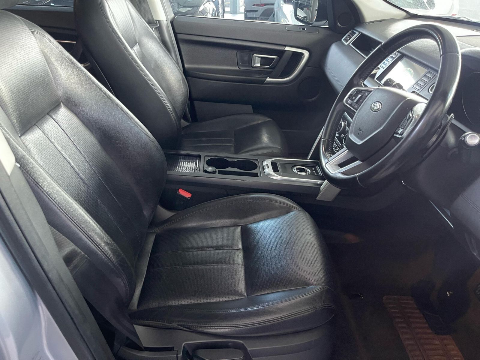 2018 Land Rover Discovery photo 9