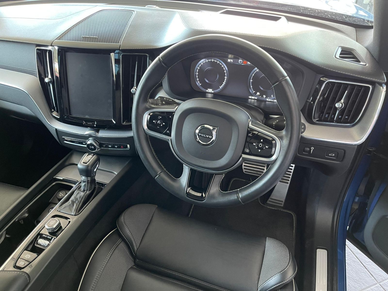 2021 Volvo XC60 photo 8
