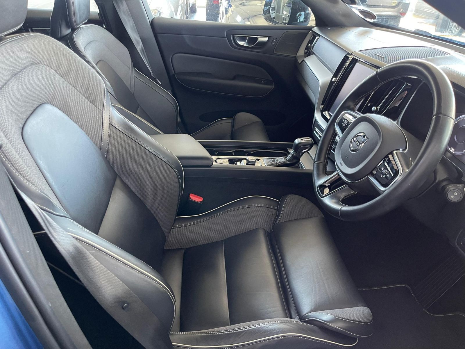 2021 Volvo XC60 photo 9