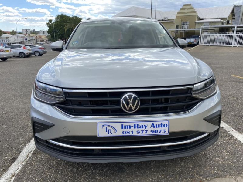 2021 Volkswagen Tiguan photo 2