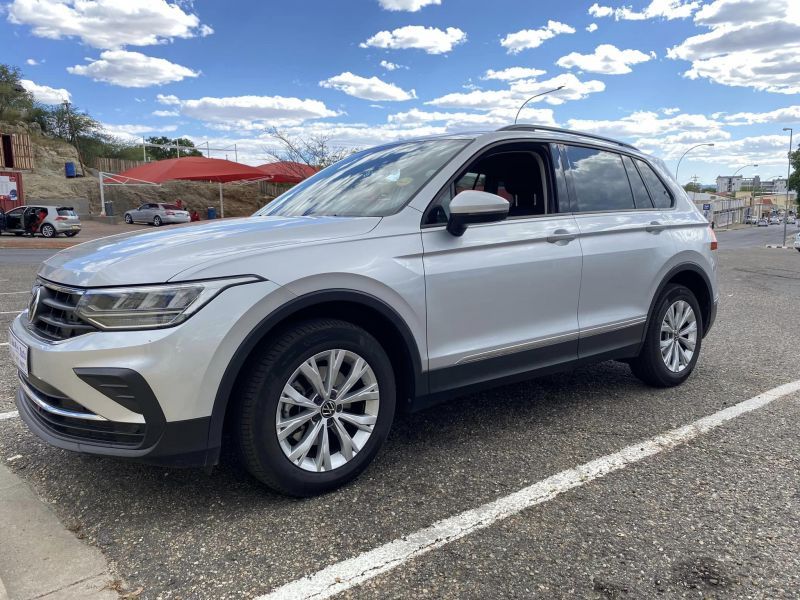 2021 Volkswagen Tiguan photo 3