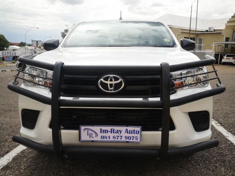 2017 Toyota Hilux photo 2