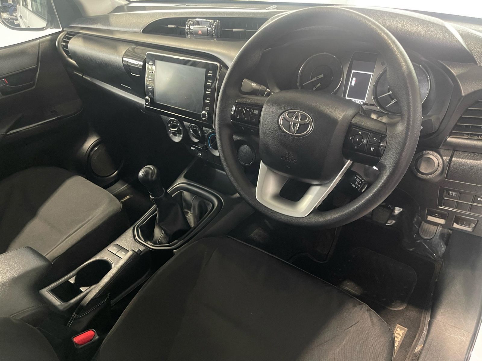 2024 Toyota Hilux photo 8