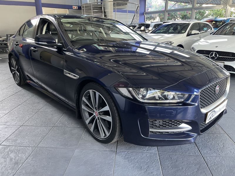 2019 Jaguar XE photo 1