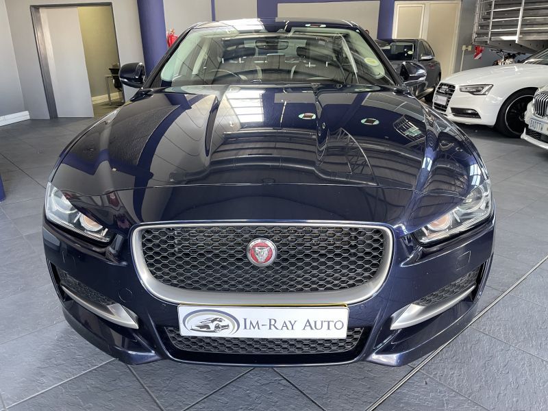 2019 Jaguar XE photo 2