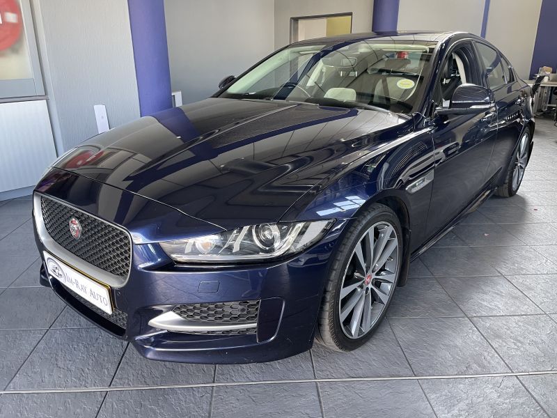 2019 Jaguar XE photo 3