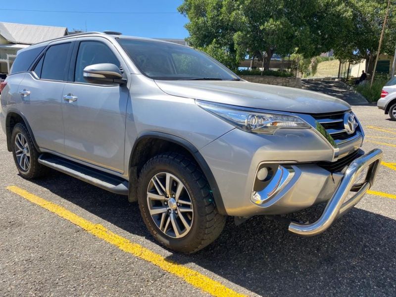 2017 Toyota Fortuner photo 1