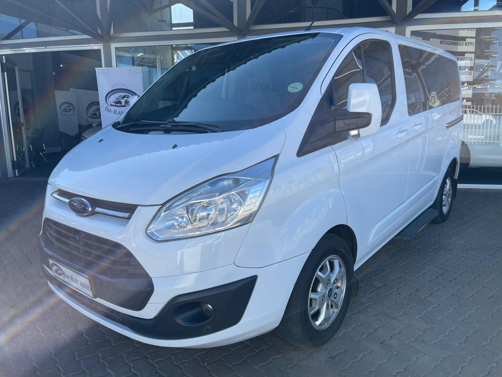 2015 Ford Tourneo photo 3