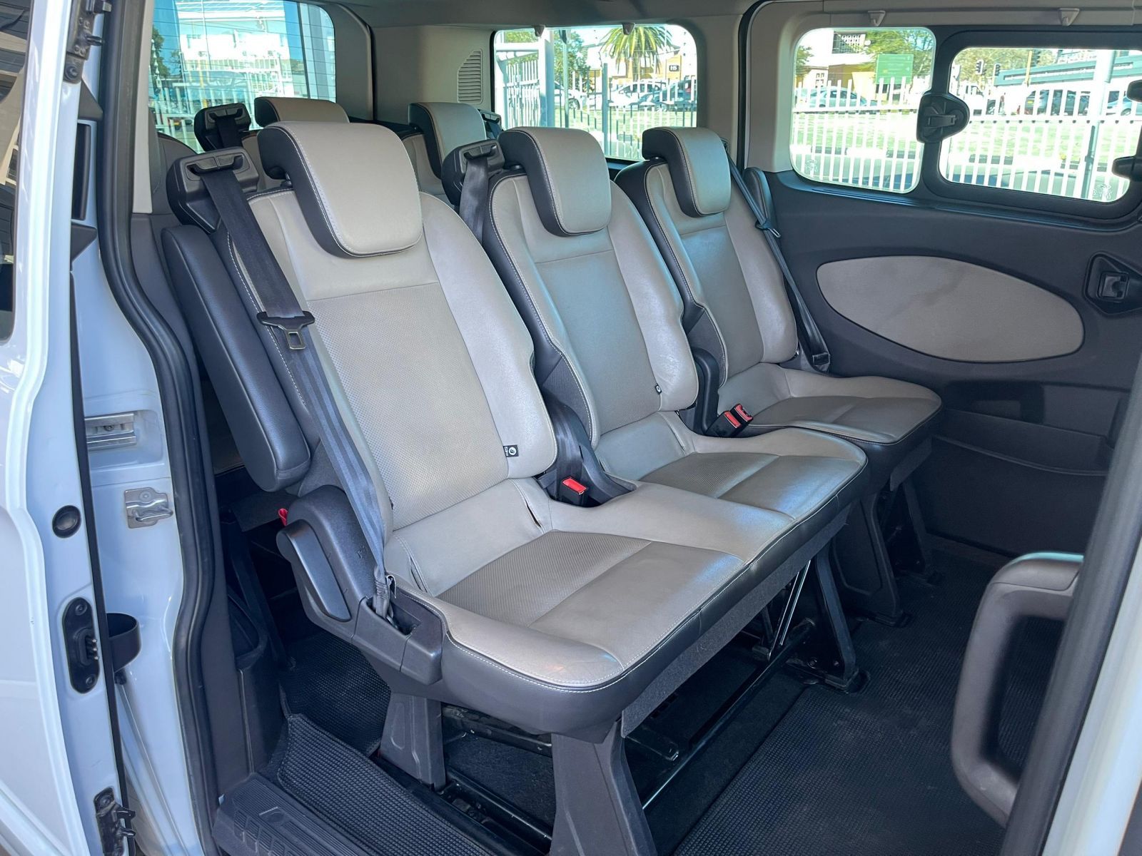 2015 Ford Tourneo photo 9