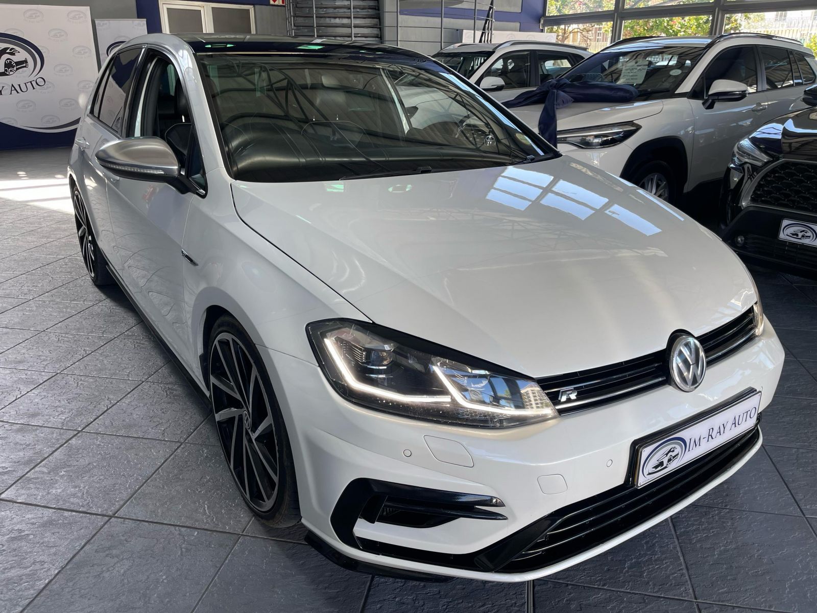 2018 Volkswagen Golf photo 1