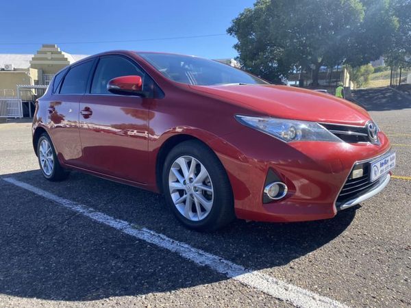 2014 Toyota Auris photo 1