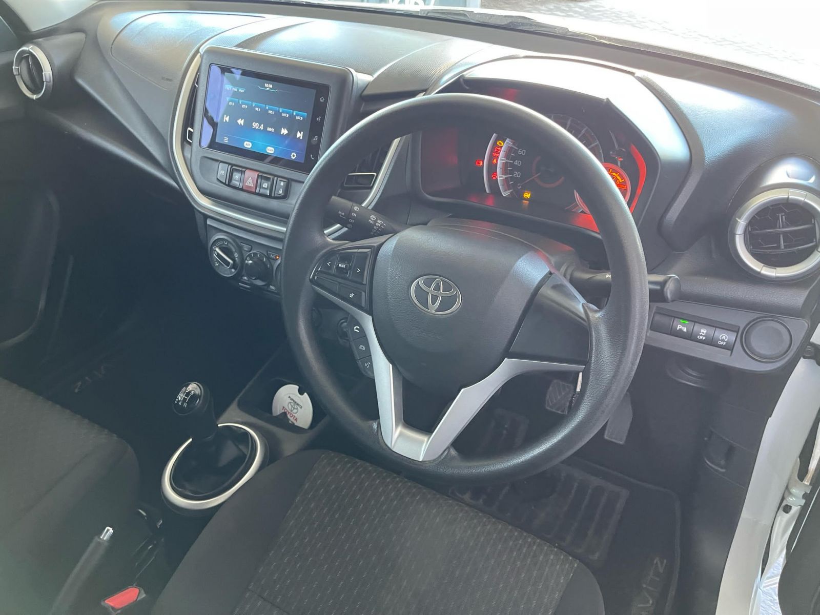 2024 Toyota Vitz photo 7