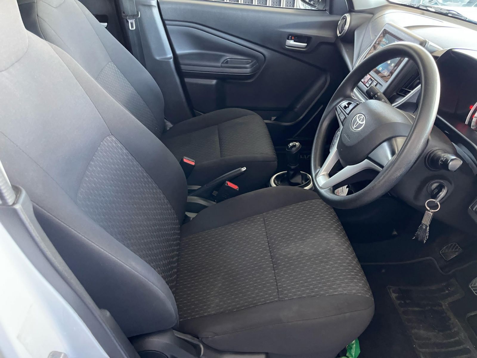 2024 Toyota Vitz photo 8