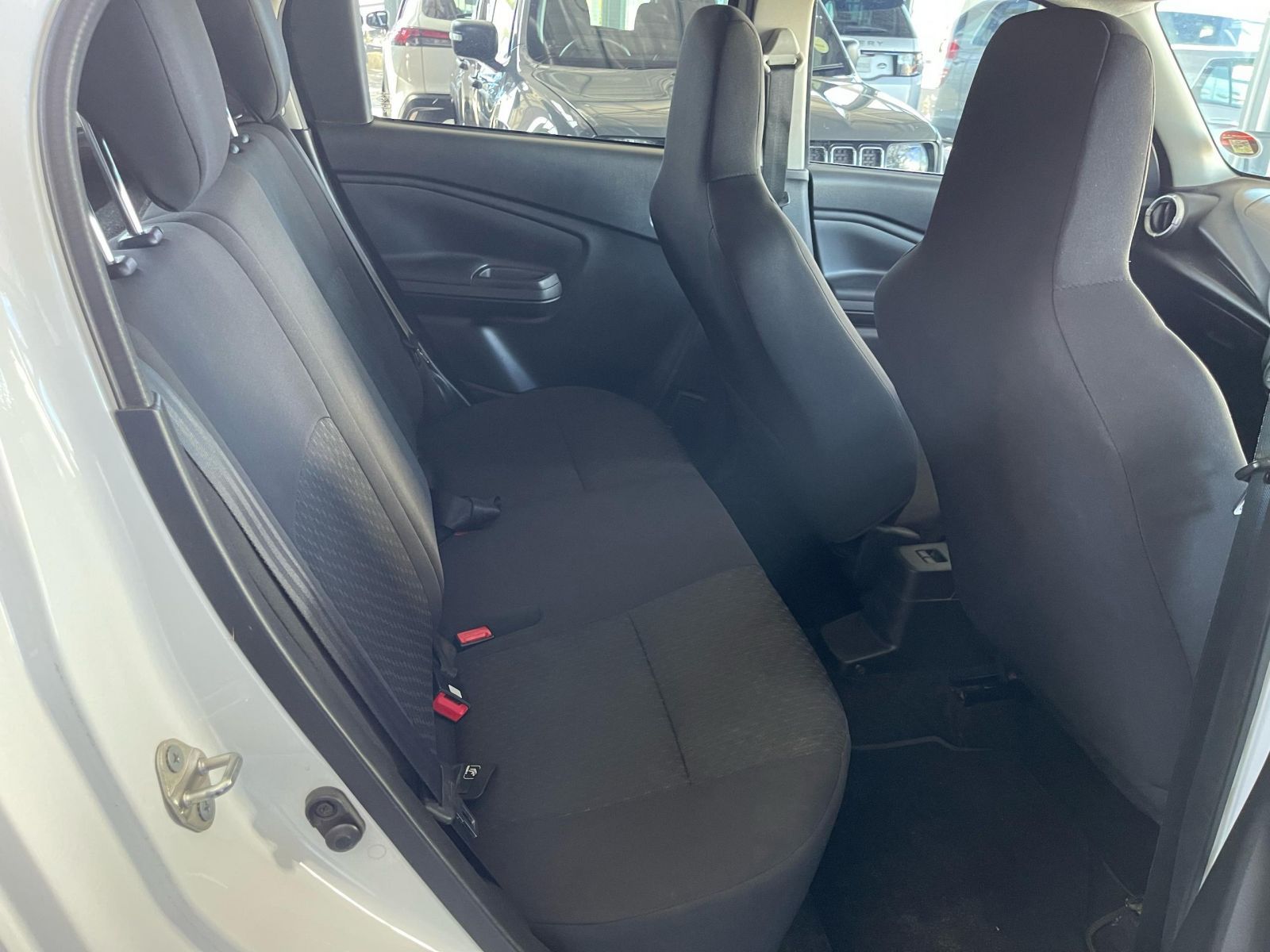 2024 Toyota Vitz photo 9