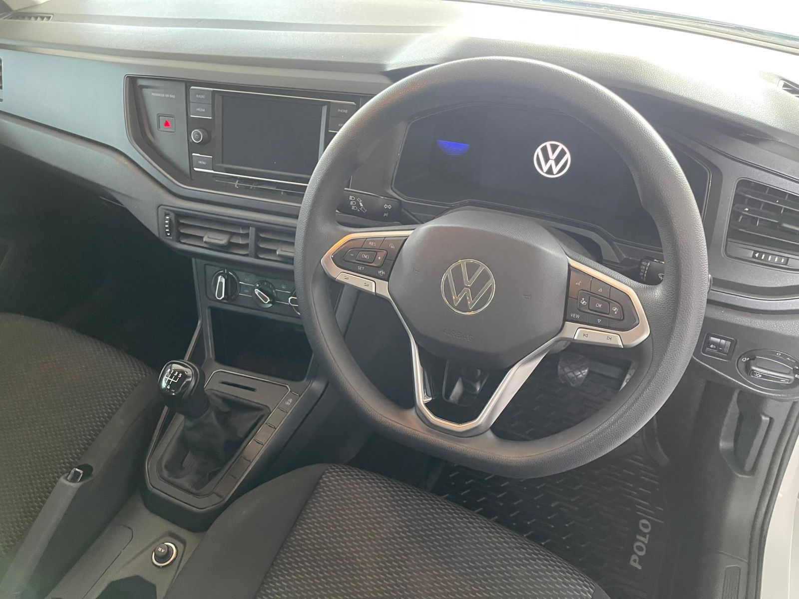 2022 Volkswagen Polo photo 8