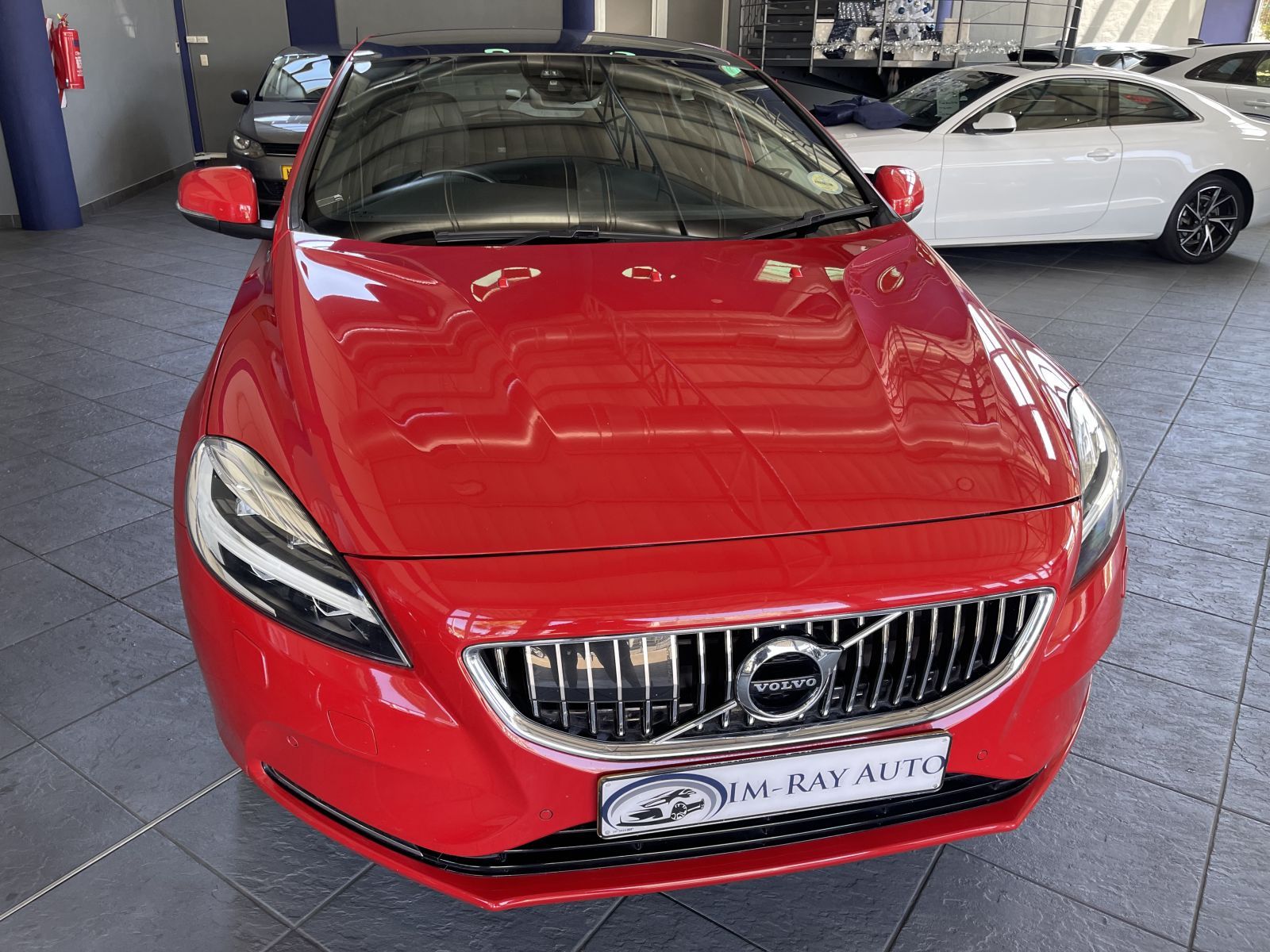 2017 Volvo V40 photo 2