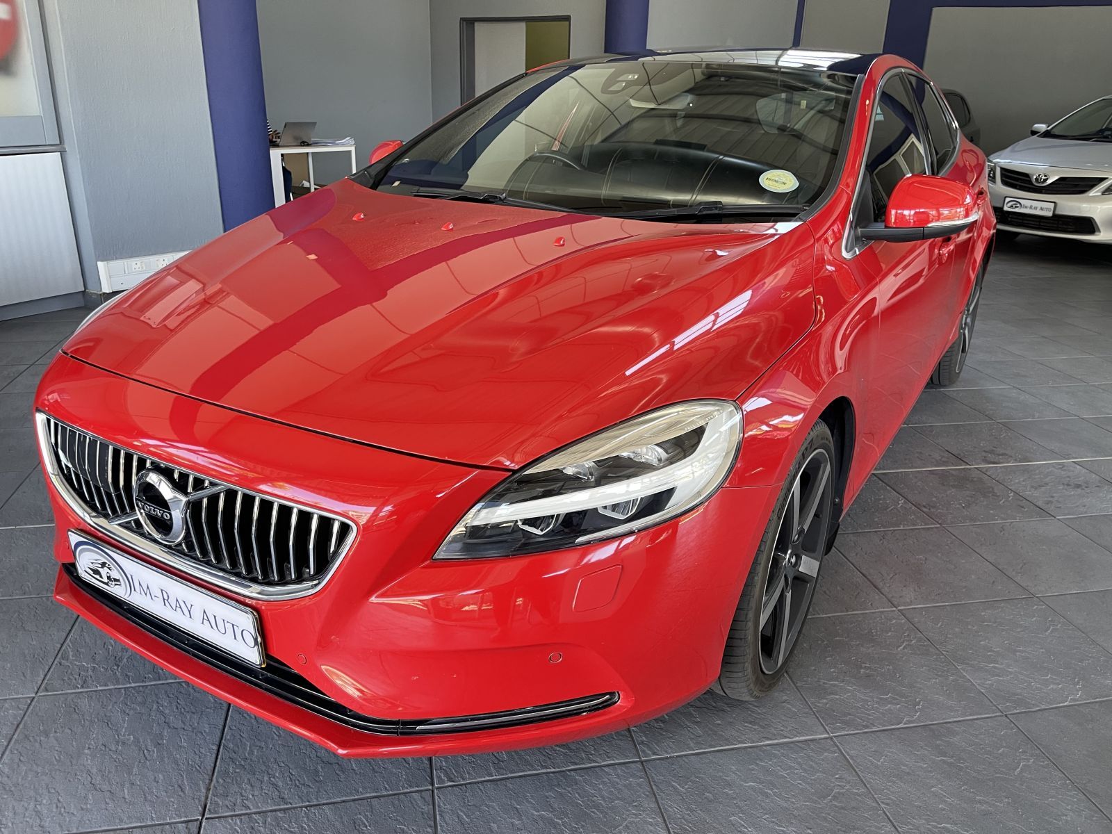 2017 Volvo V40 photo 3