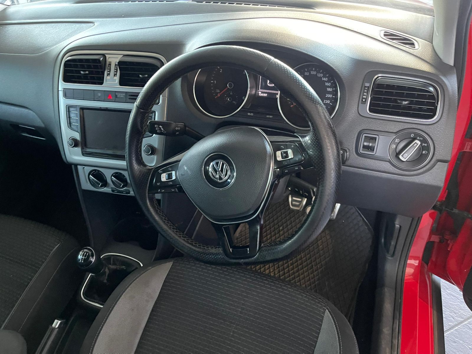 2016 Volkswagen Polo photo 7