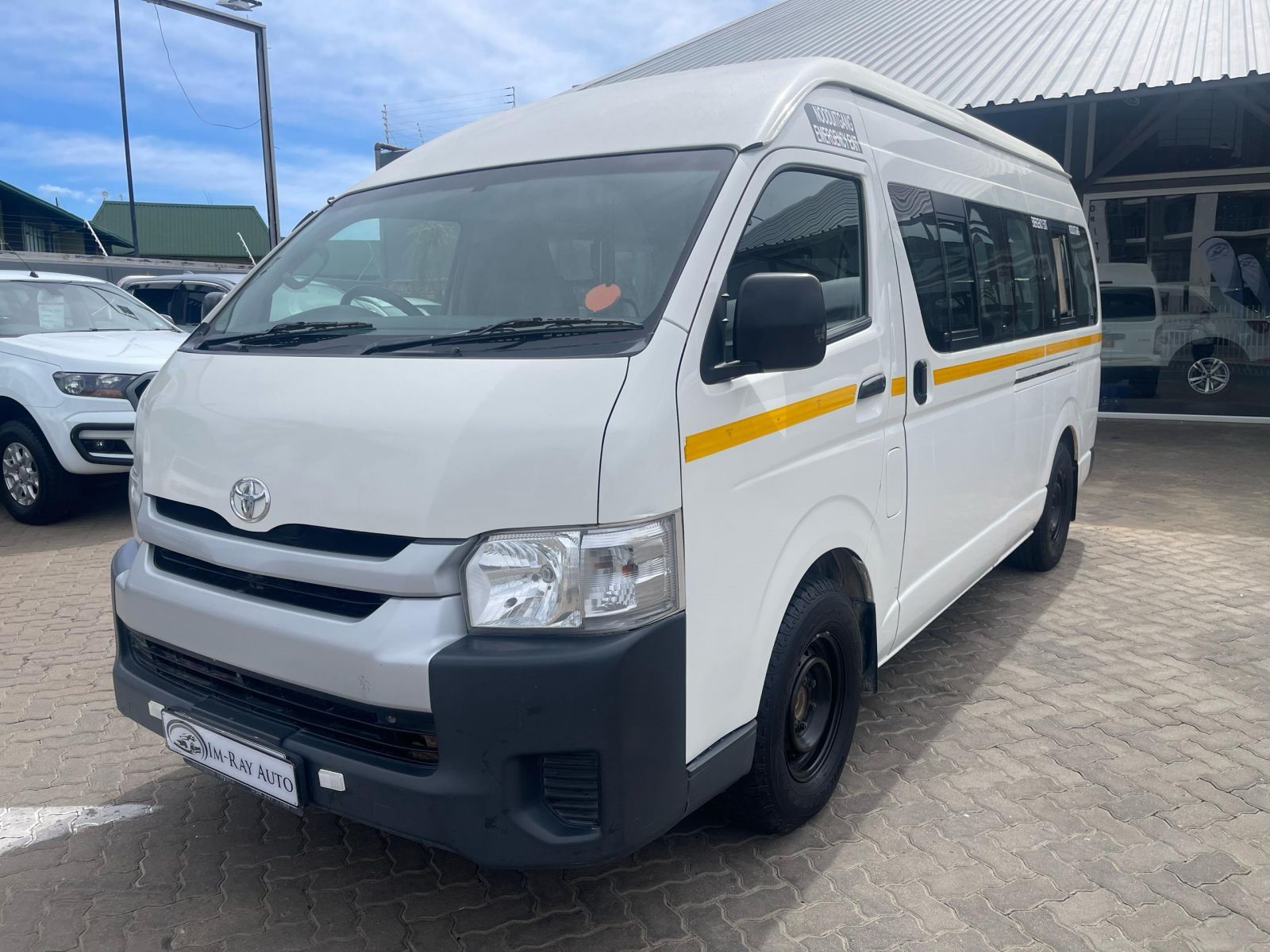2022 Toyota HiAce photo 3