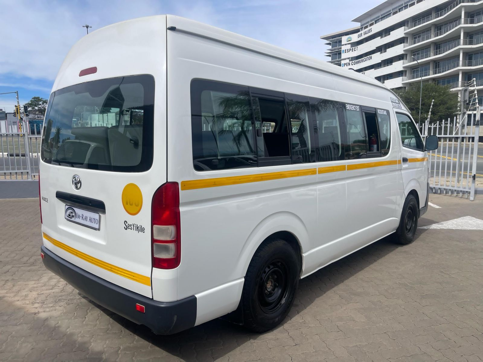 2022 Toyota HiAce photo 4