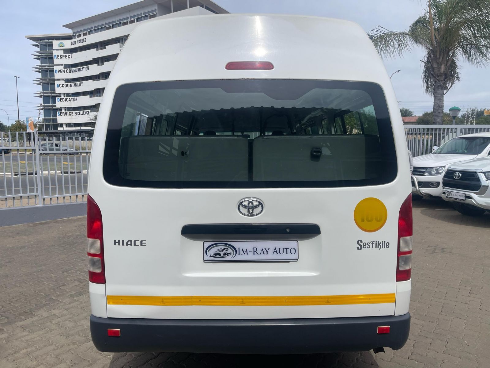 2022 Toyota HiAce photo 5