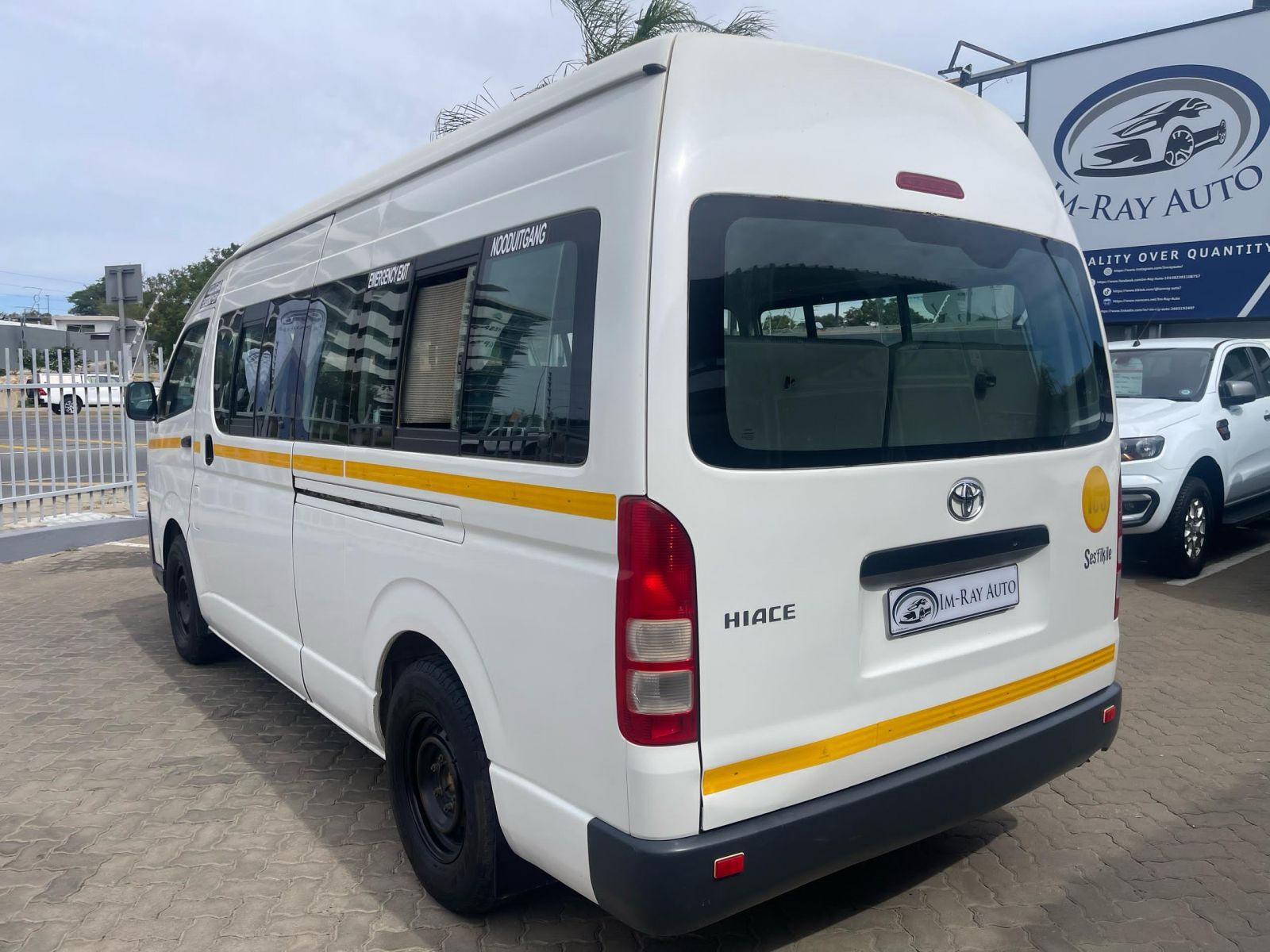 2022 Toyota HiAce photo 6