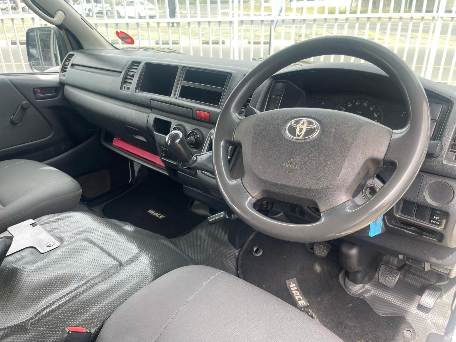 2022 Toyota HiAce photo 8