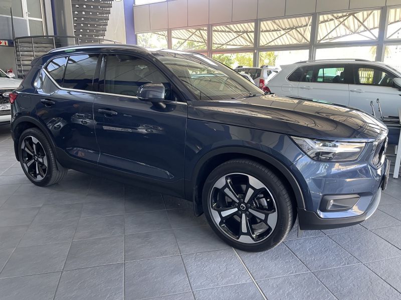 2020 Volvo XC40 photo 1
