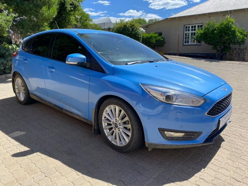 2017 Ford Focus photo 1