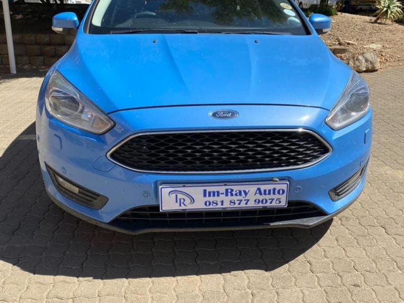 2017 Ford Focus photo 2