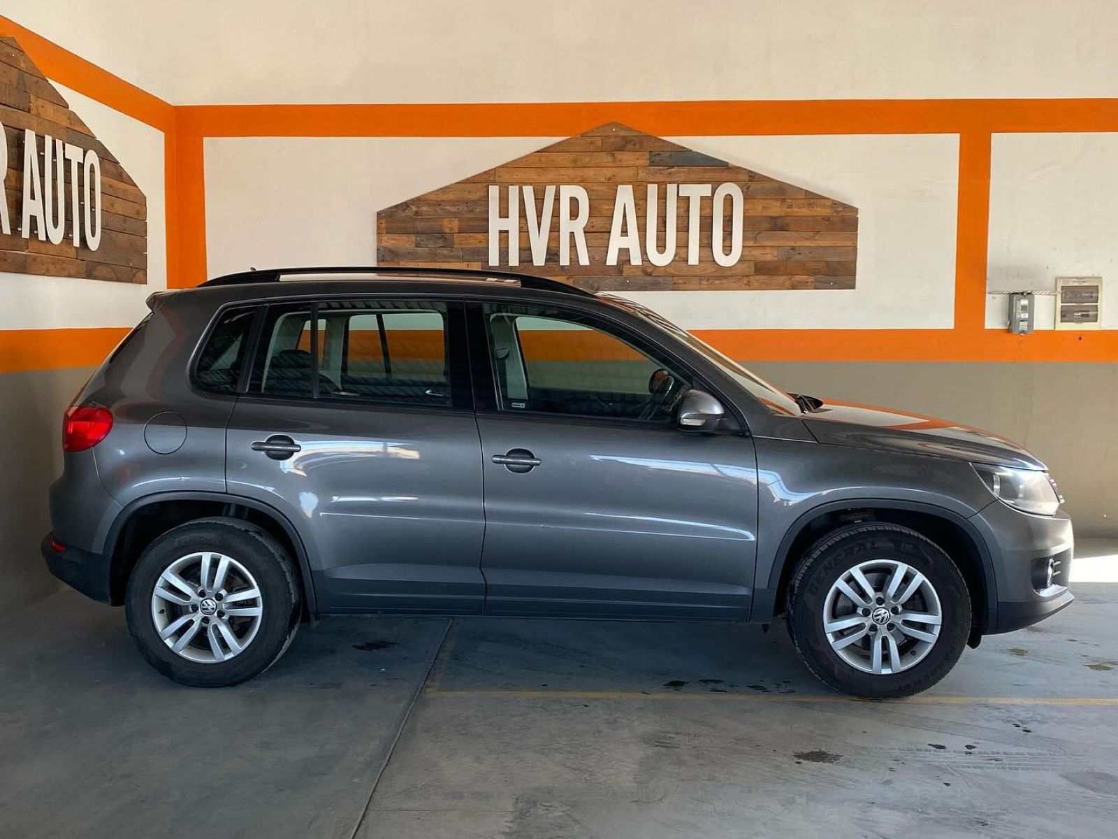 2014 Volkswagen Tiguan photo 2