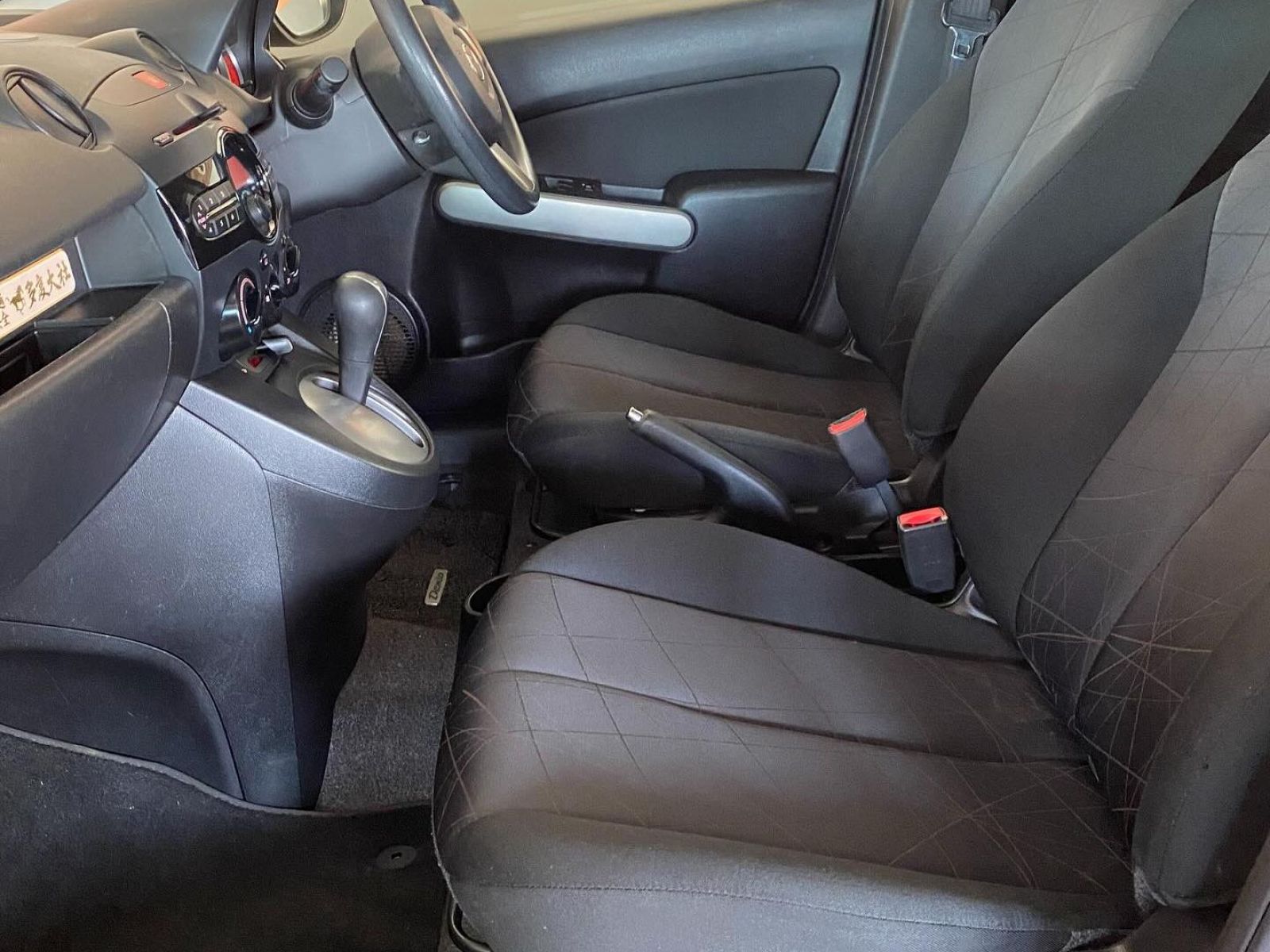 2013 Mazda Demio photo 4