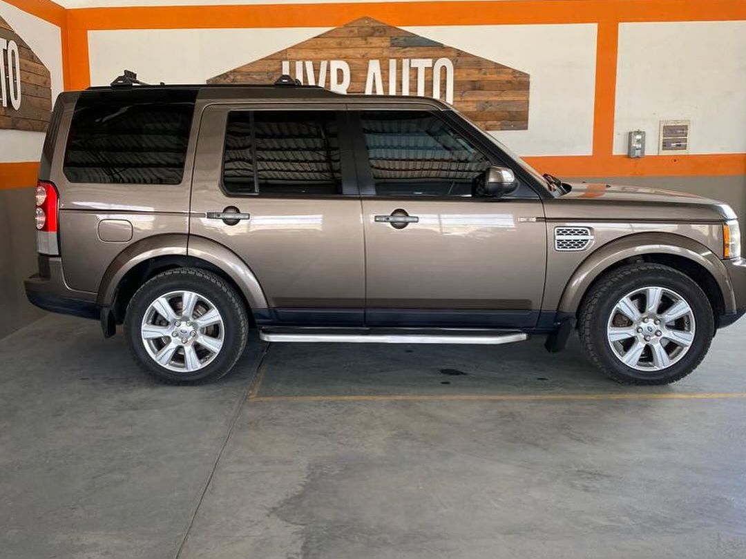 2013 Land Rover Discovery 4 photo 2