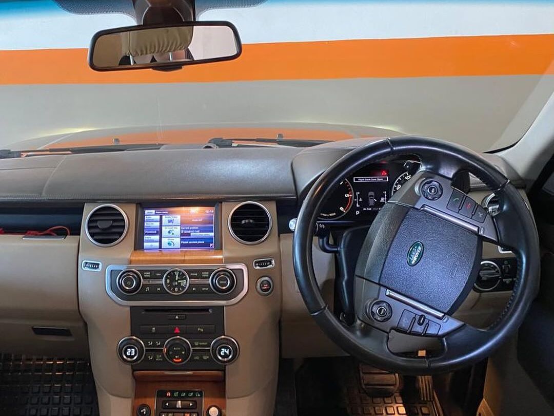 2013 Land Rover Discovery 4 photo 5