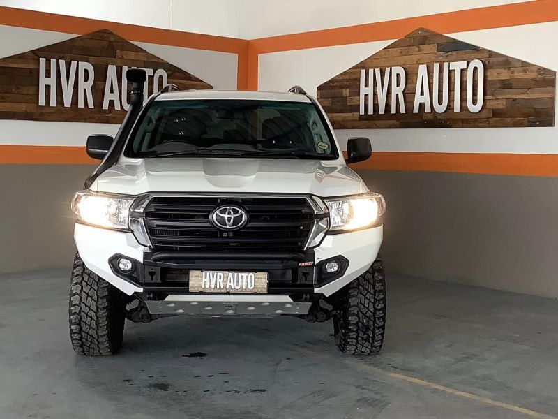 2019 Toyota Land Cruiser photo 1