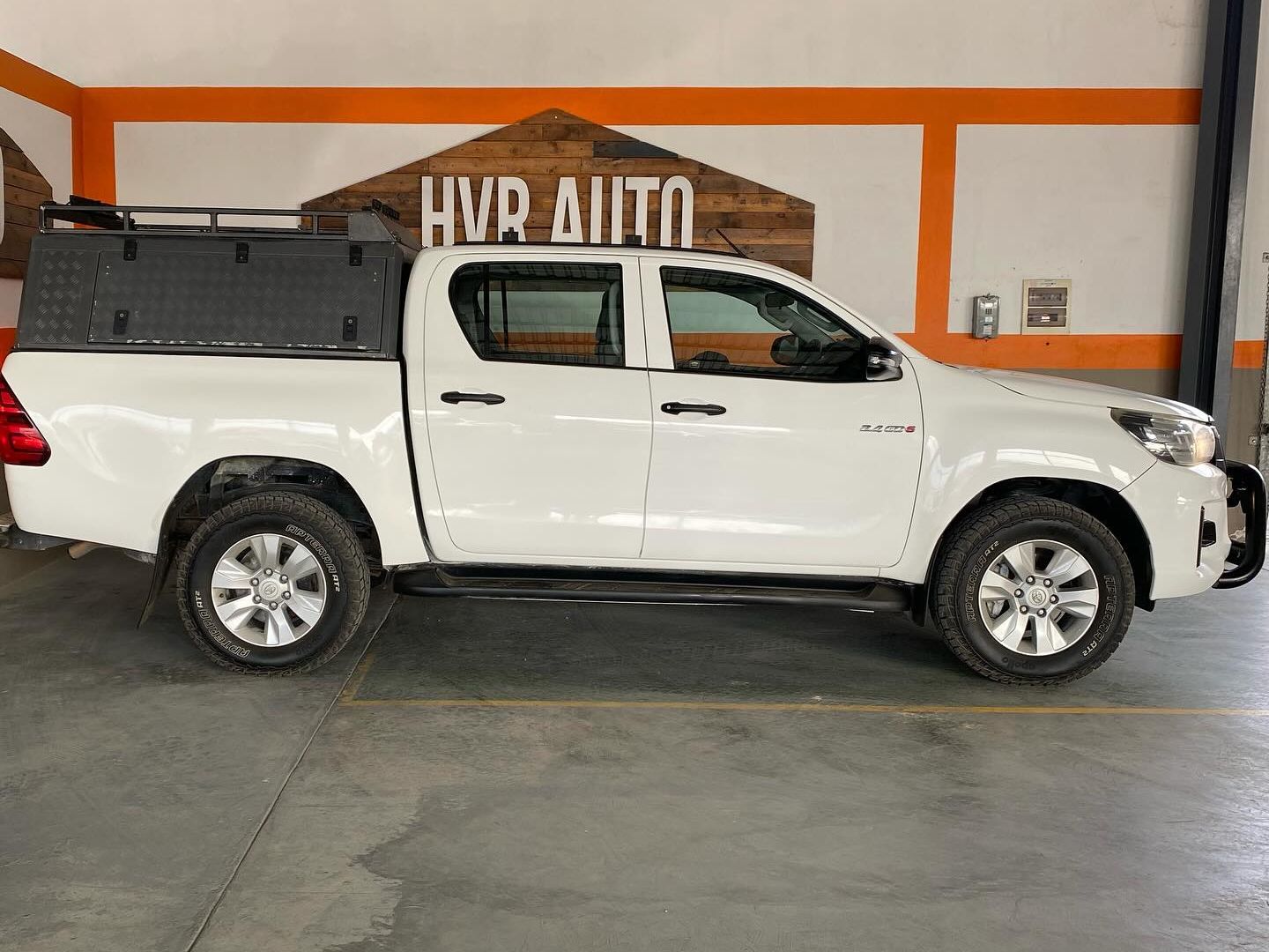 2019 Toyota Hilux photo 2