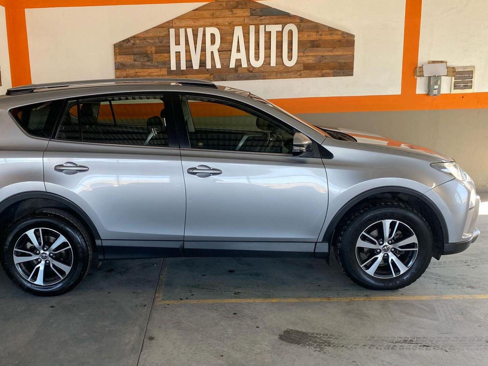 2017 Toyota Rav4 photo 2