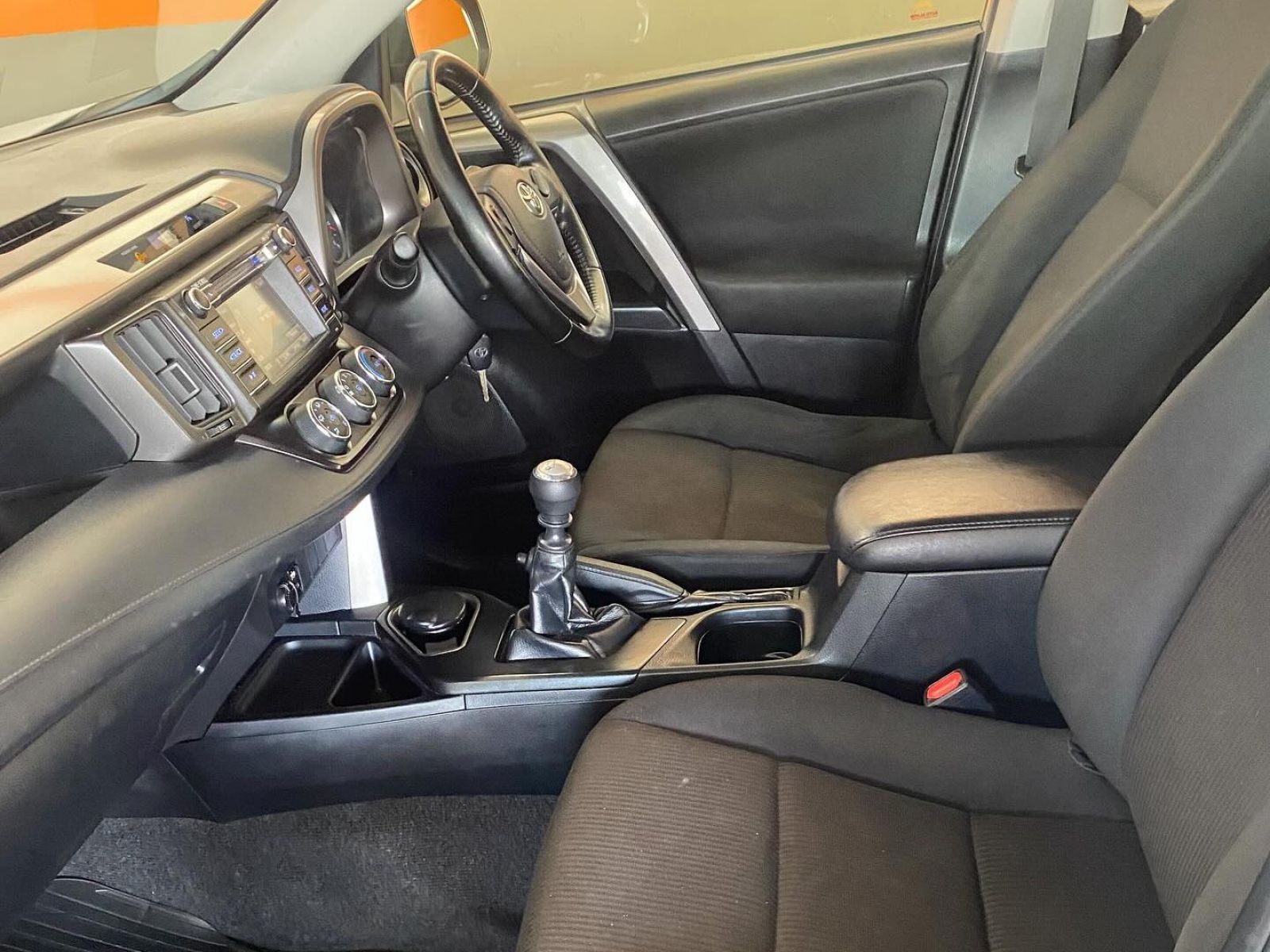 2017 Toyota Rav4 photo 4
