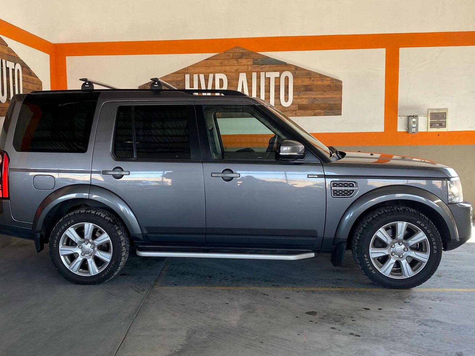 2015 Land Rover Discovery 4 photo 2