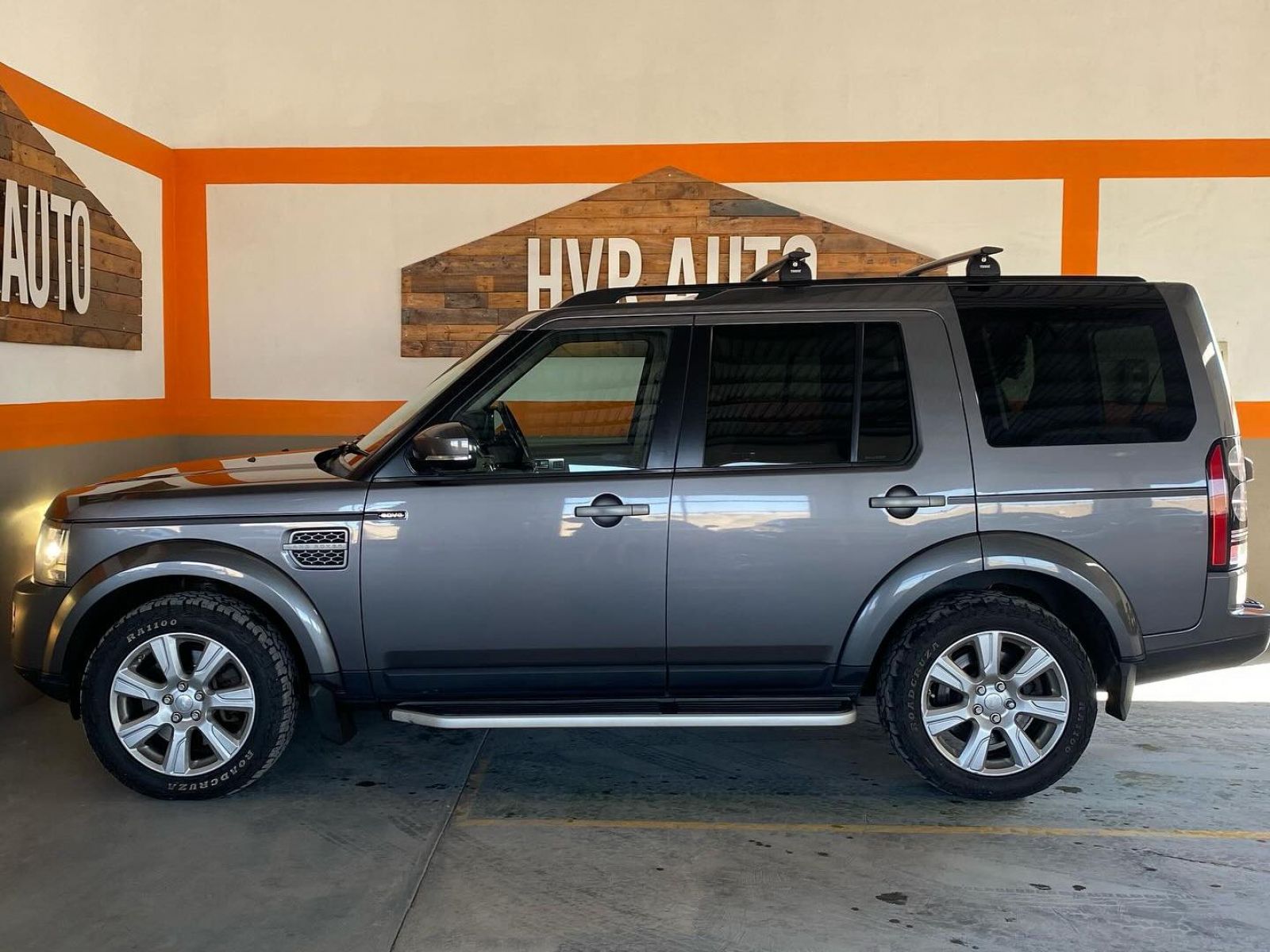 2015 Land Rover Discovery 4 photo 3