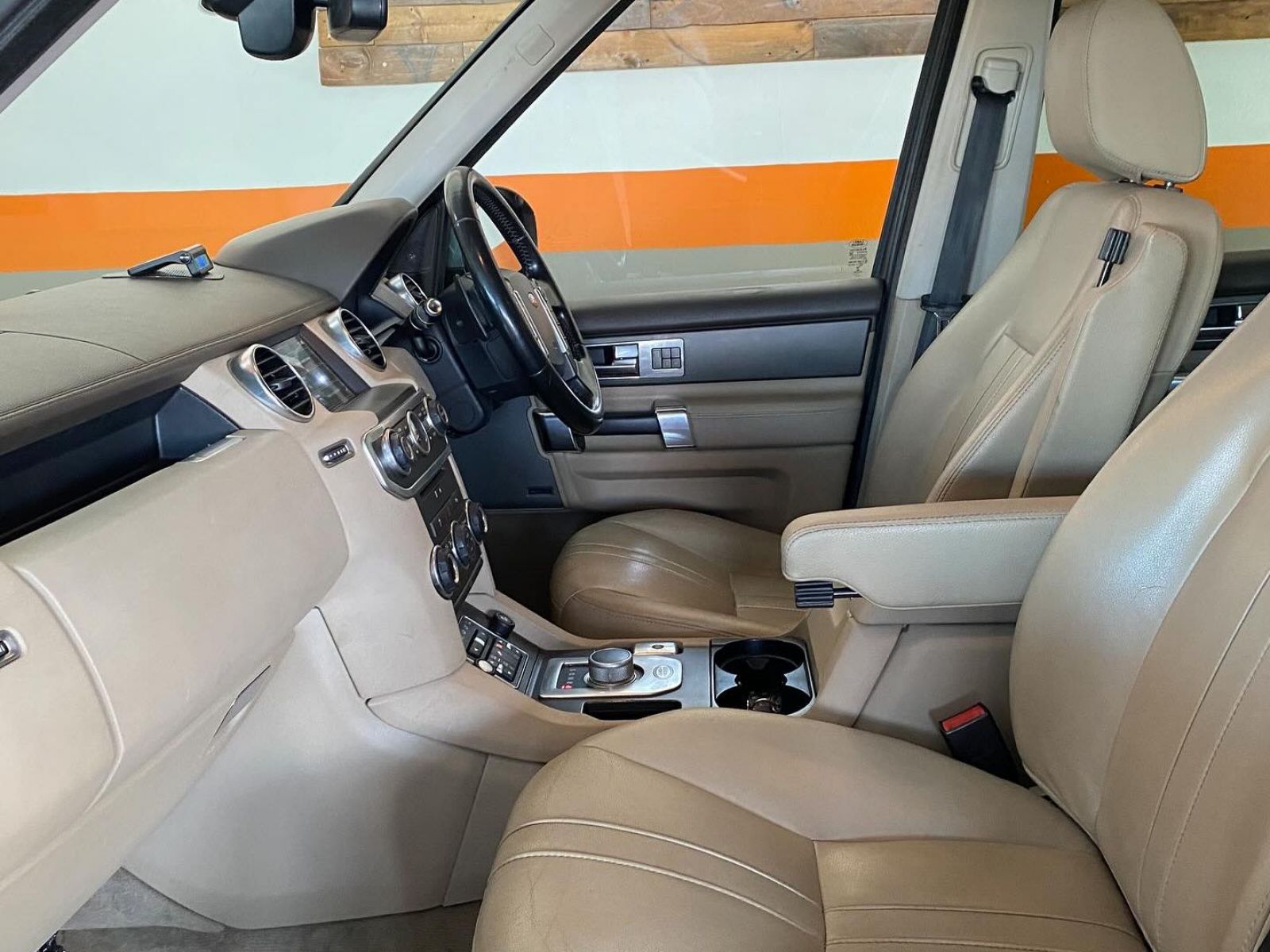 2015 Land Rover Discovery 4 photo 4