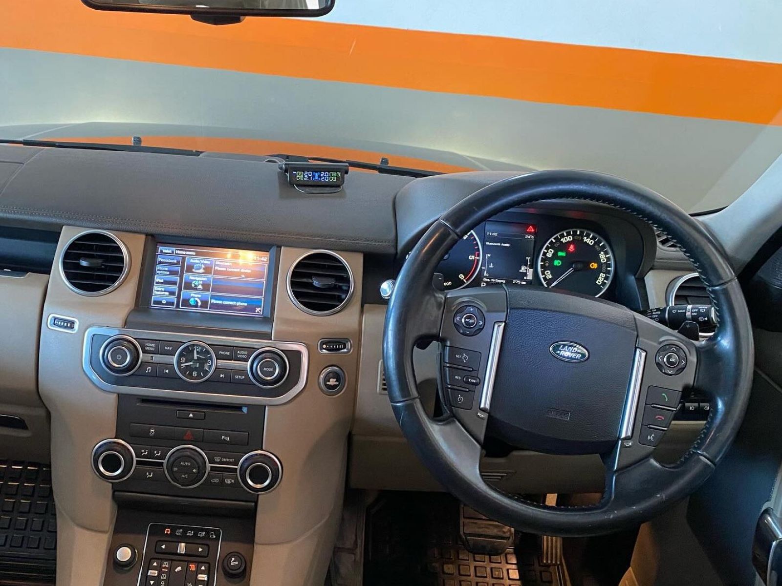 2015 Land Rover Discovery 4 photo 5