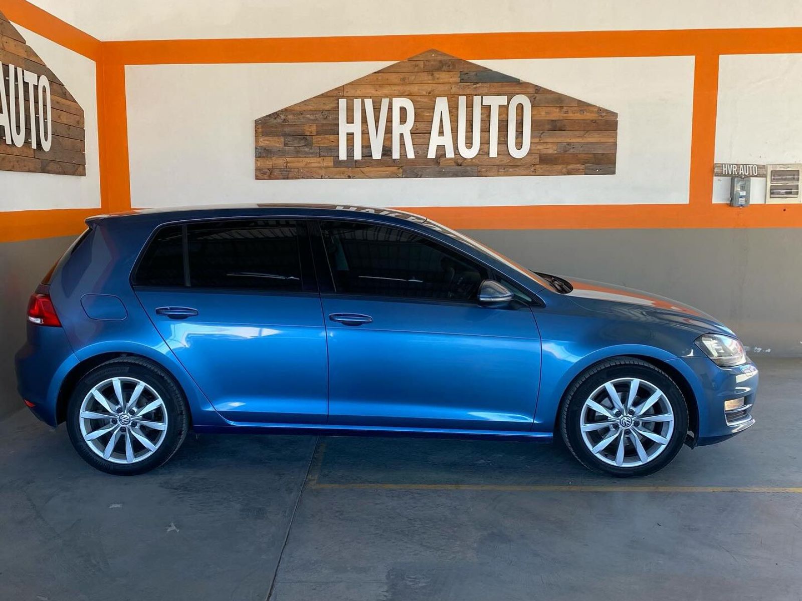 2013 Volkswagen Golf photo 2