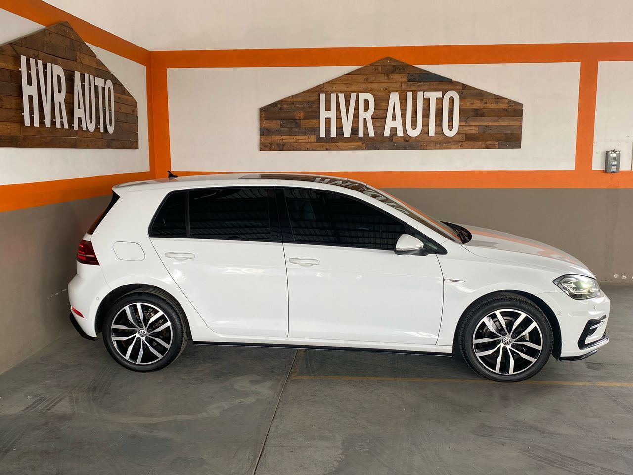 2018 Volkswagen Golf photo 2
