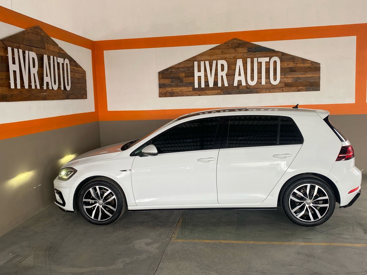 2018 Volkswagen Golf photo 3