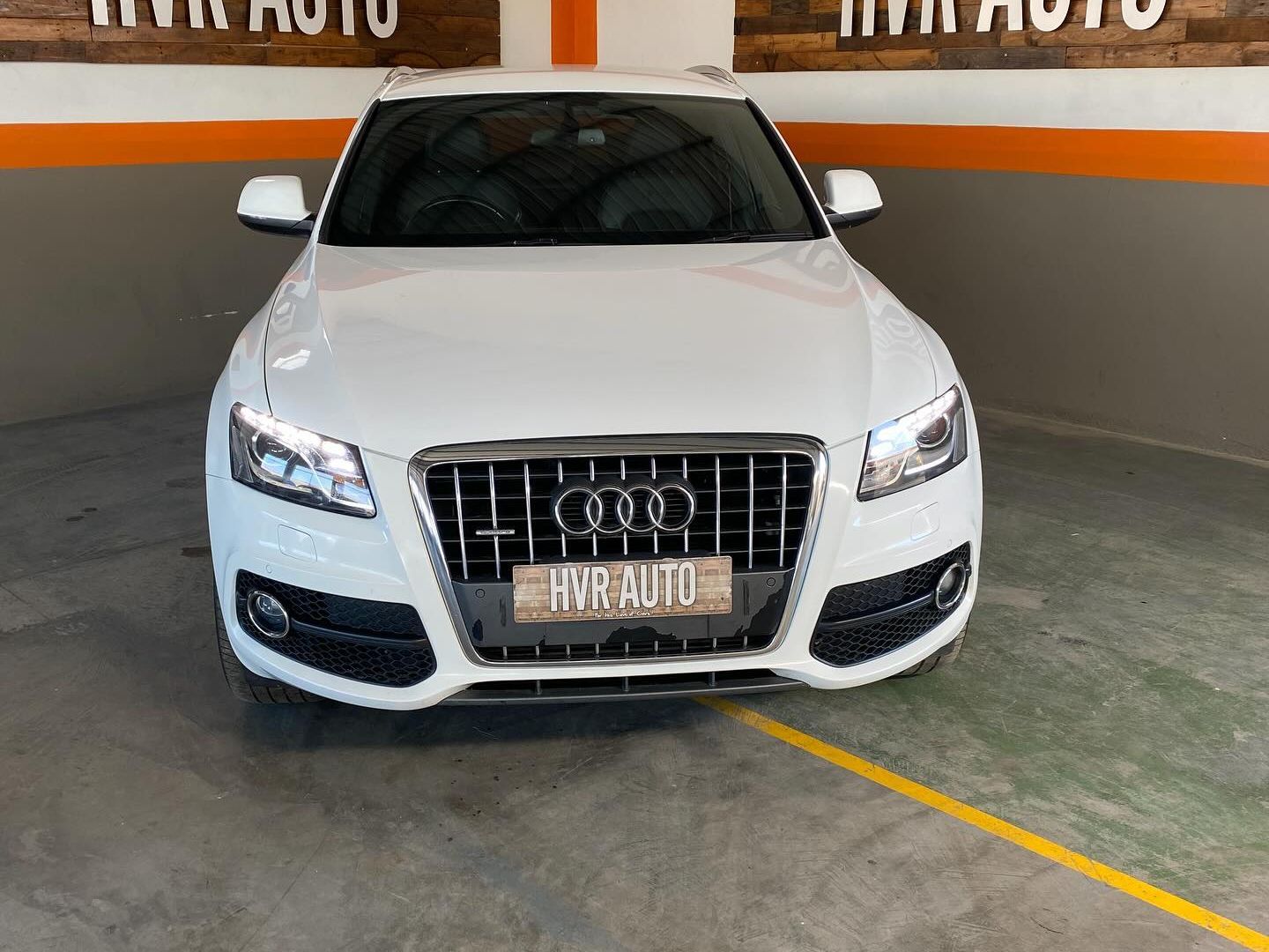 2010 Audi Q5 photo 1